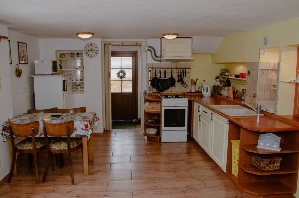 Kitchen with dining table